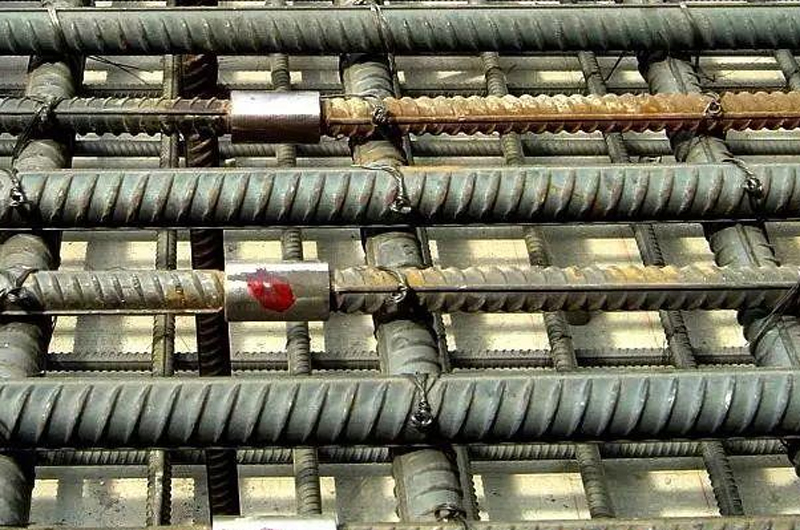 在進行鋼筋套筒連接時，還需要注意以下幾點