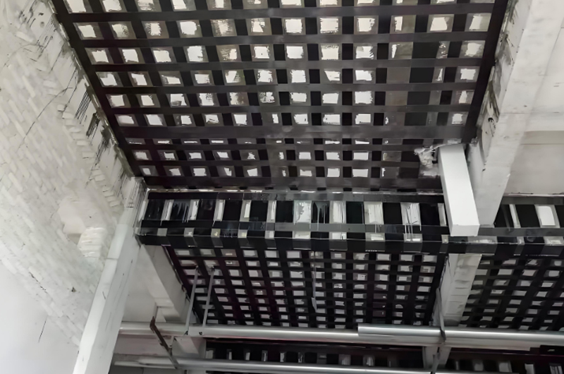 碳纖維加固后的房屋需要等待至少7天的加固層養(yǎng)護(hù)時(shí)間