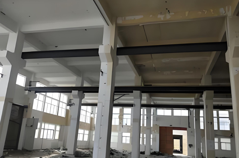 根據(jù)抗震鑒定結(jié)果，通過(guò)綜合分析確定加固方案