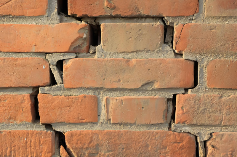 磚墻八”字形裂縫