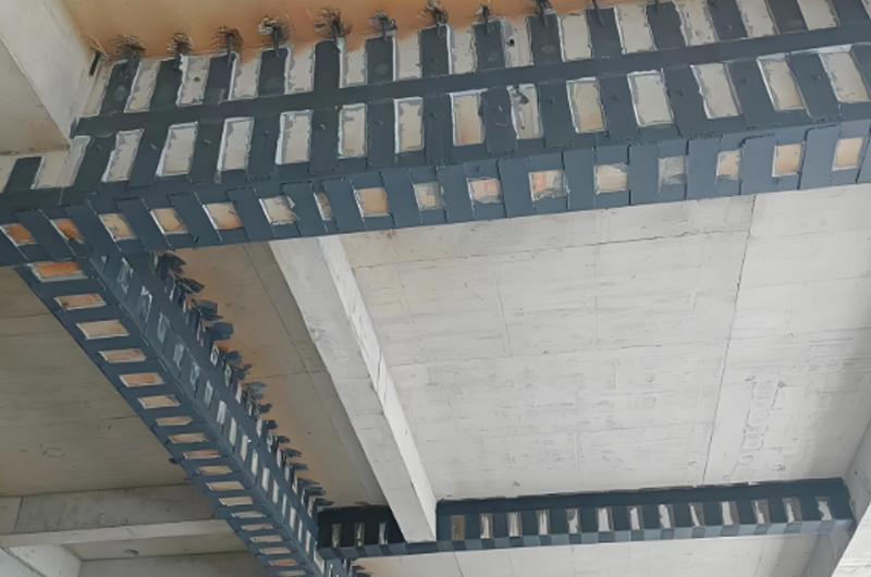 粘鋼加固和包鋼加固哪個好?