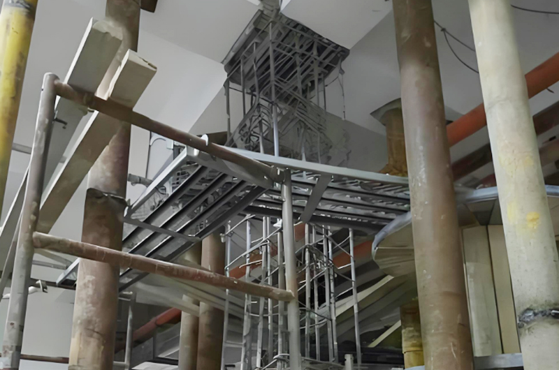 托梁拔柱加固法