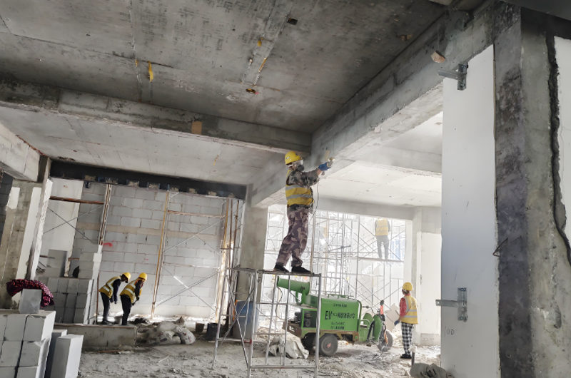 建筑結(jié)構(gòu)加固新舊構(gòu)筑物應(yīng)安全處理。