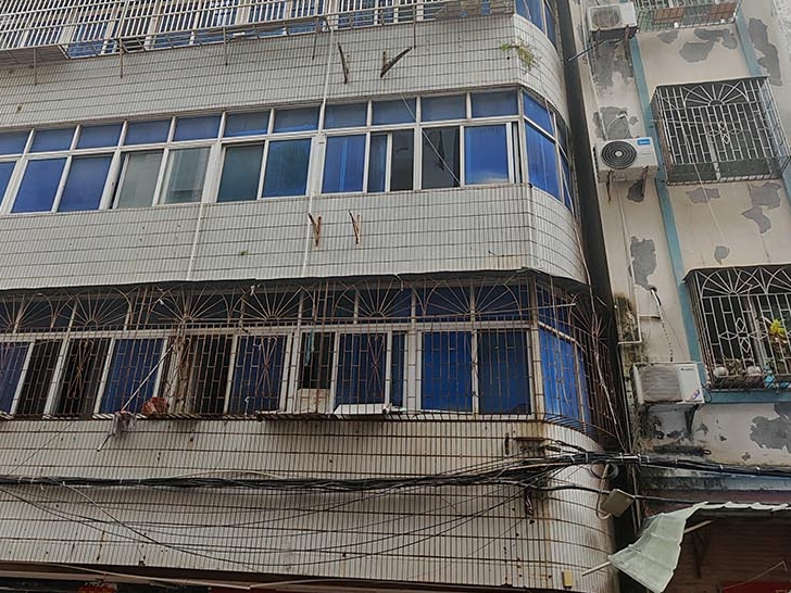 ?？诎藢臃课輧A斜扶正加固