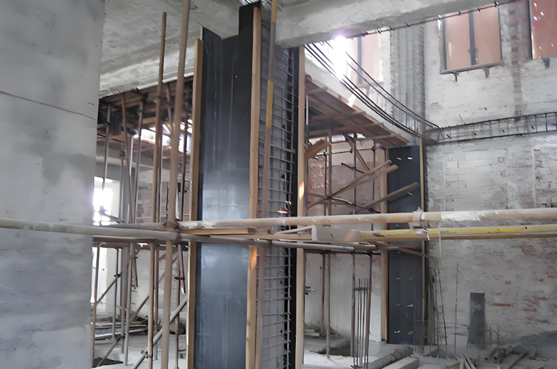 在加固過程中，必須考慮如何增強結構的延性