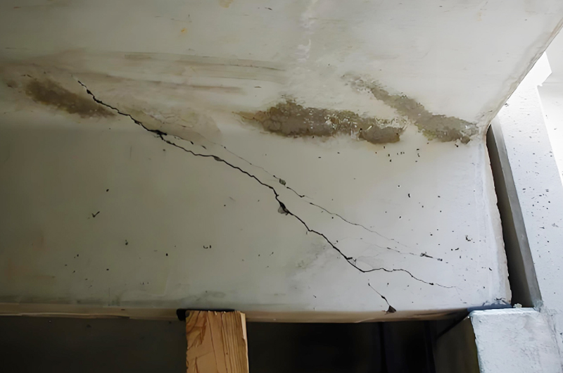 結(jié)構(gòu)性裂縫是由于上部荷載而引起的裂縫